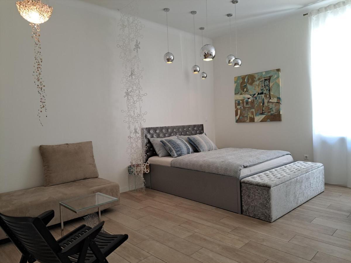 Slovenian Art Story Apartment Любляна Екстериор снимка